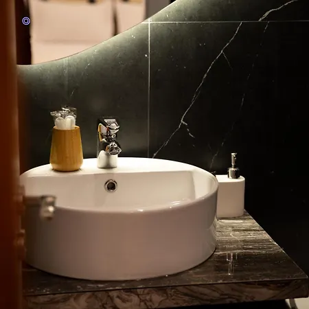 Em בית הארחה Gjirokastër