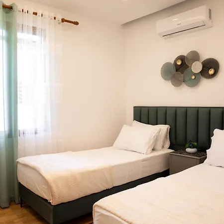 Em בית הארחה