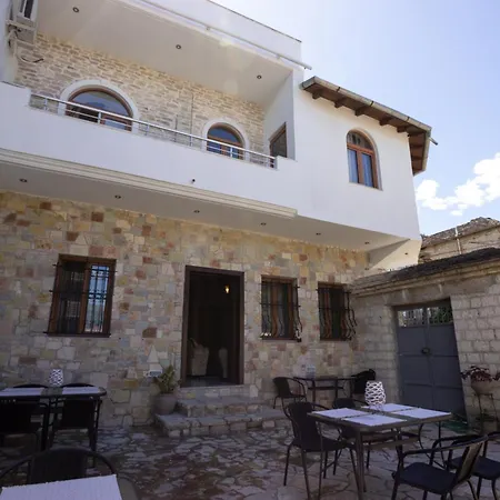 Em Gæstehus Gjirokastër