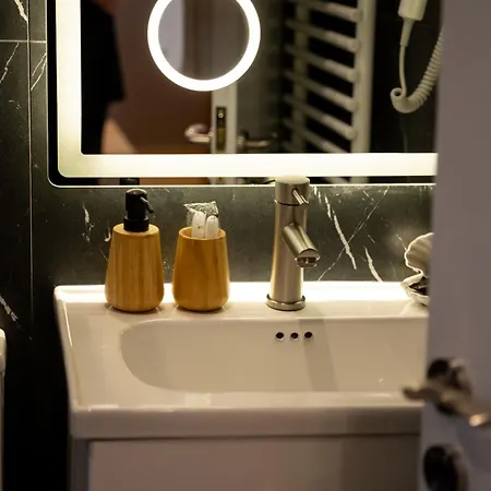 Em בית הארחה Gjirokastër