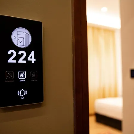 Em בית הארחה